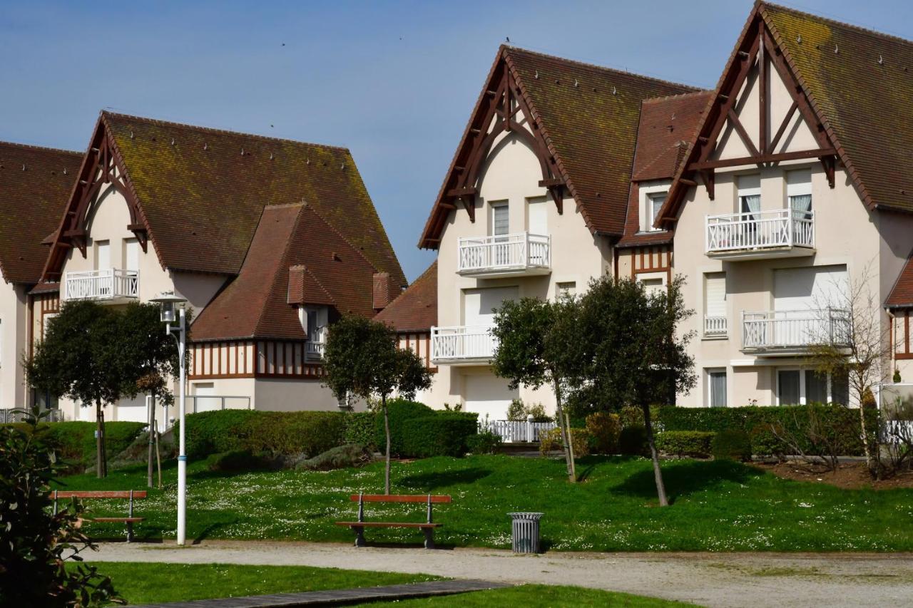 Appt lumineux - Avec balcon à 400m de la plage Courseulles-sur-Mer Esterno foto